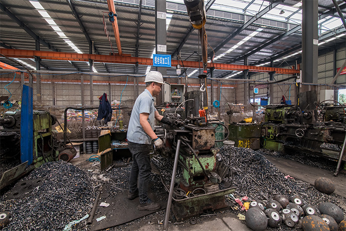 荥阳网架配件-螺栓球加工车间